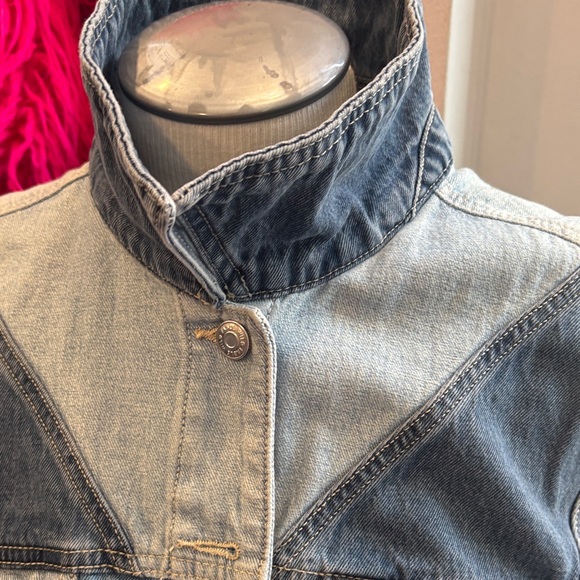 SOLD 🩷🩷🩷Wild fable Light Blue Denim Jean Jacket - Picture 4 of 8